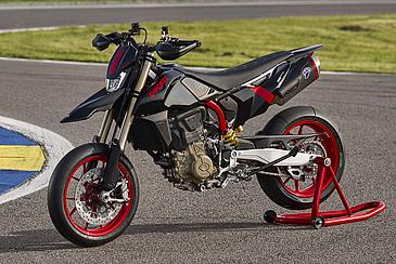 Die neue Hypermotard 698 Mono Nera: Live. Play. Ride.