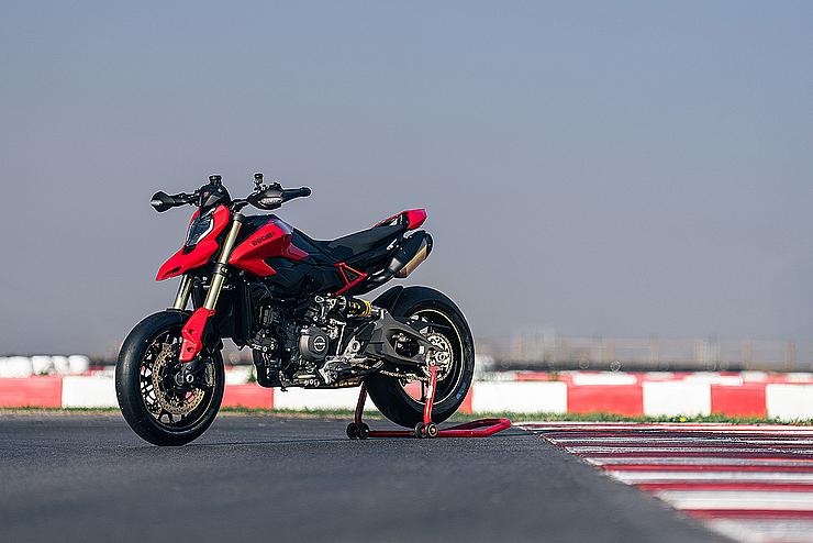 Hypermotard V2 Slide 4 Hypermotard V2 Slide 4