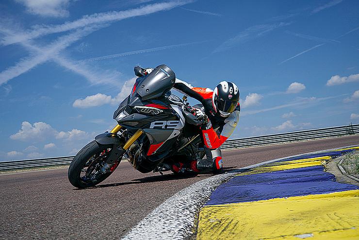 Multistrada V4 RS FL Slide 1