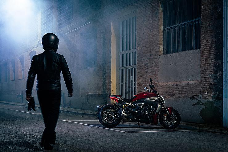 XDiavel V4 Slide 7
