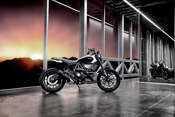 Scrambler 10° Anniversario Rizoma Edition Slide 0 Scrambler 10° Anniversario Rizoma Edition Slide 0