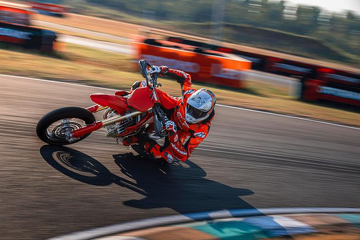 Desmo450 SM Slide 0 Desmo450 SM Slide 0