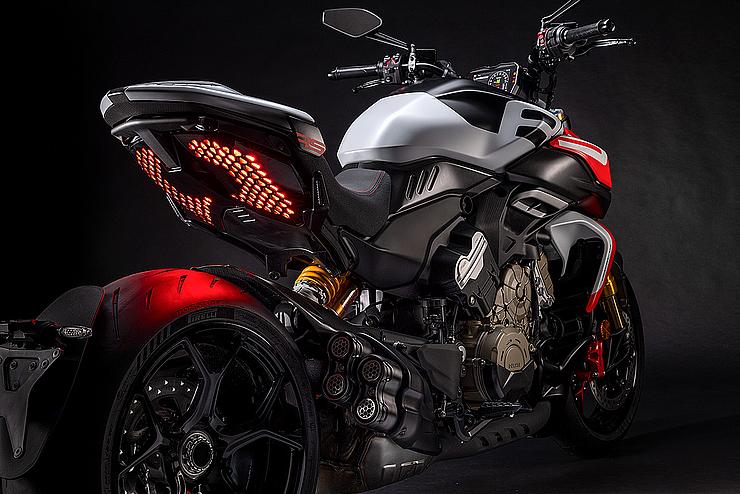 Diavel V4 RS Slide 1 Diavel V4 RS Slide 1