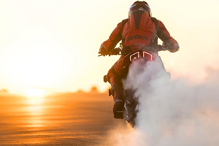 Streetfighter V4 Slide 1