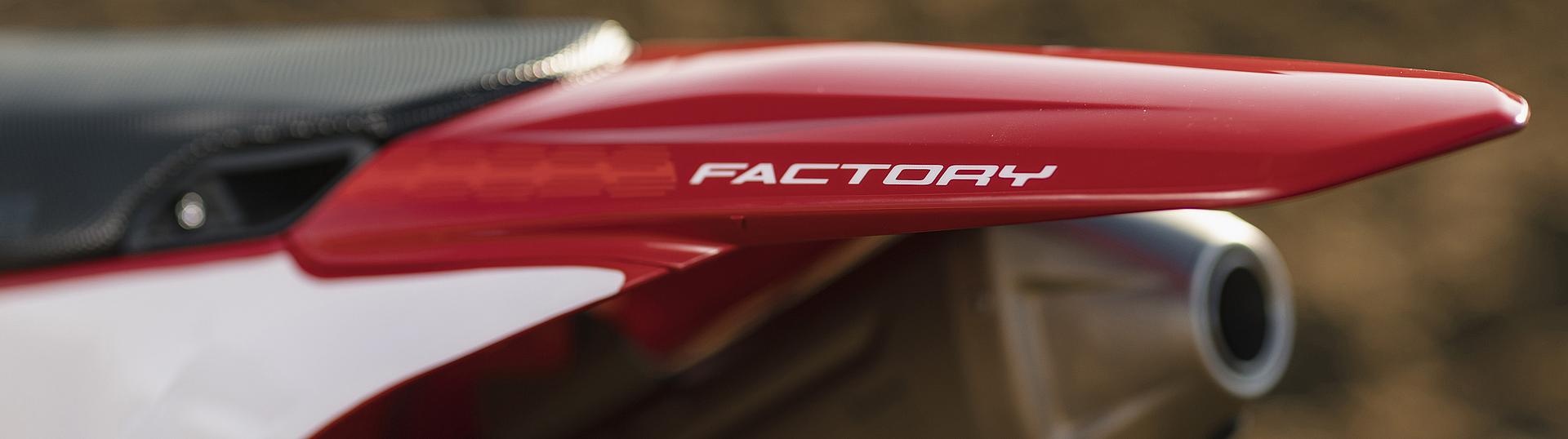 Desmo450 MX Factory Slide 5