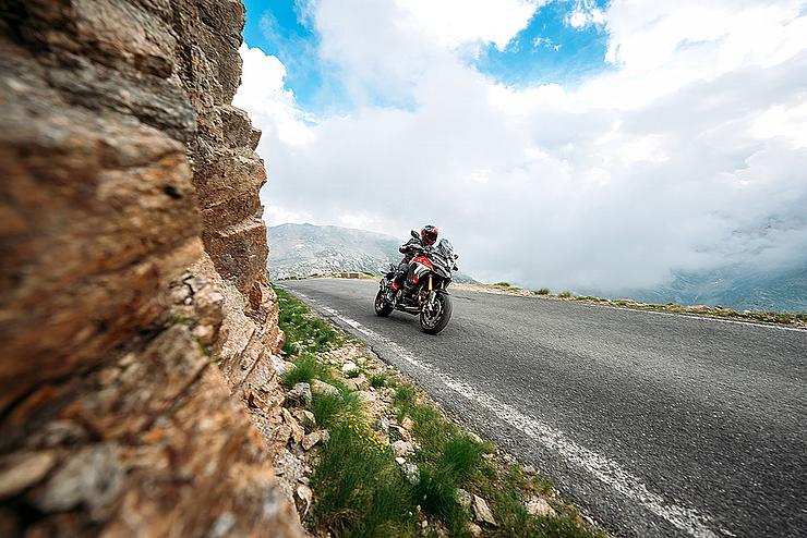 Multistrada V4 Pikes Peak FL Slide 4 Multistrada V4 Pikes Peak FL Slide 4