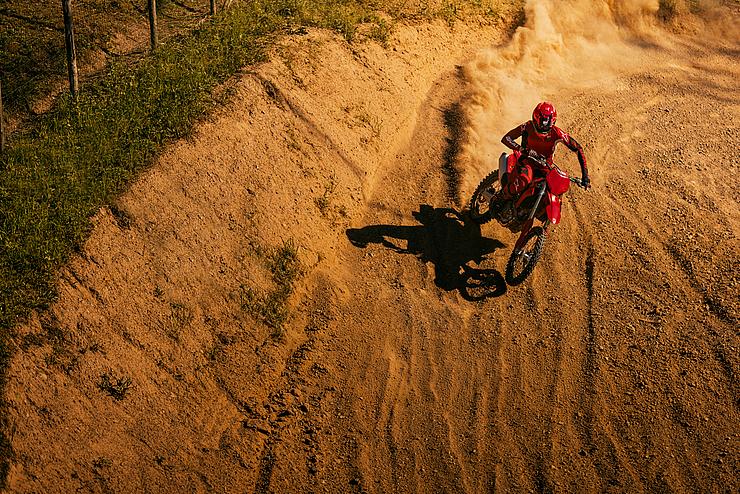 Desmo250 MX Slide 4