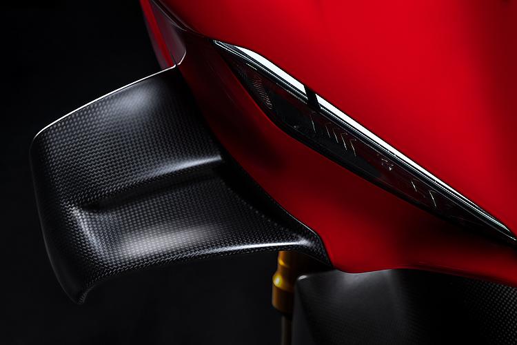 NEU: CARBON UND CARBON PRO TRIM AB WERK