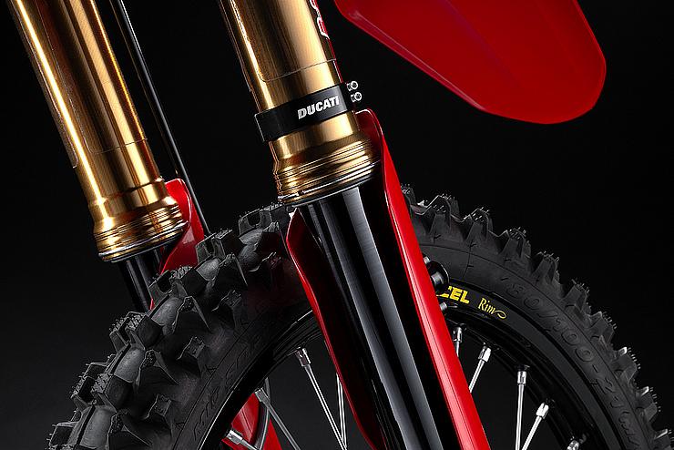 Desmo450 MX Factory Slide 3