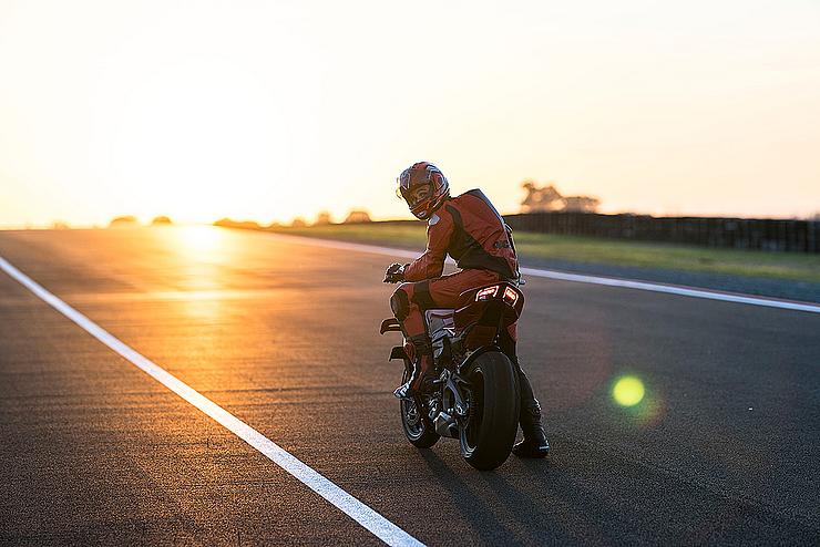 Streetfighter V4 S Slide 1 Streetfighter V4 S Slide 1