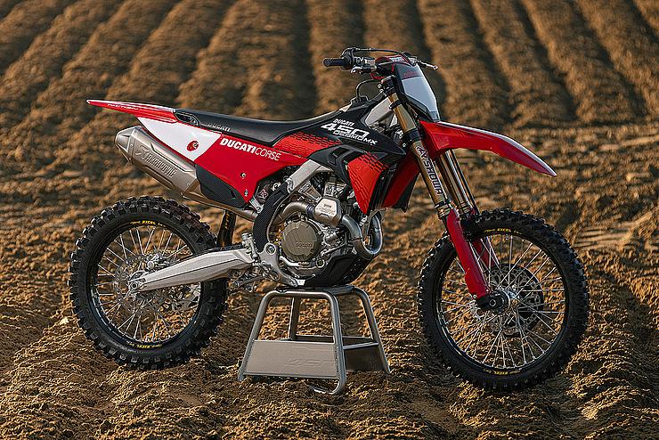 Desmo450 MX Factory Slide 1