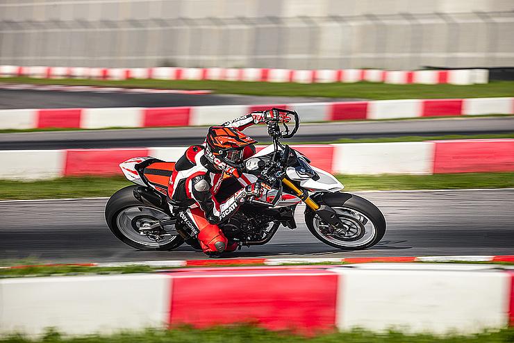 Hypermotard V2 SP Slide 5