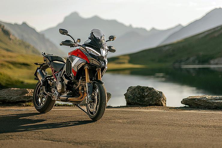 Multistrada V4 Pikes Peak FL Slide 0 Multistrada V4 Pikes Peak FL Slide 0