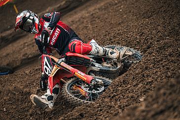 Historisches erstes Podium für die Desmo250 MX bei der EMX250 in der Schweiz