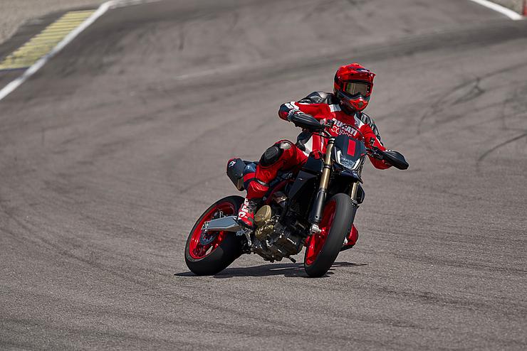 Hypermotard 698 Mono Nera Slide 2 Hypermotard 698 Mono Nera Slide 2