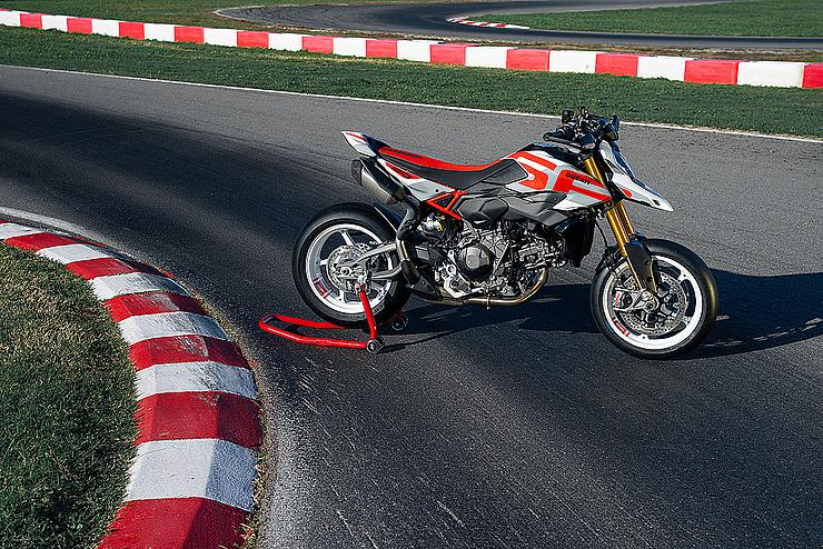 Hypermotard V2 SP Slide 0