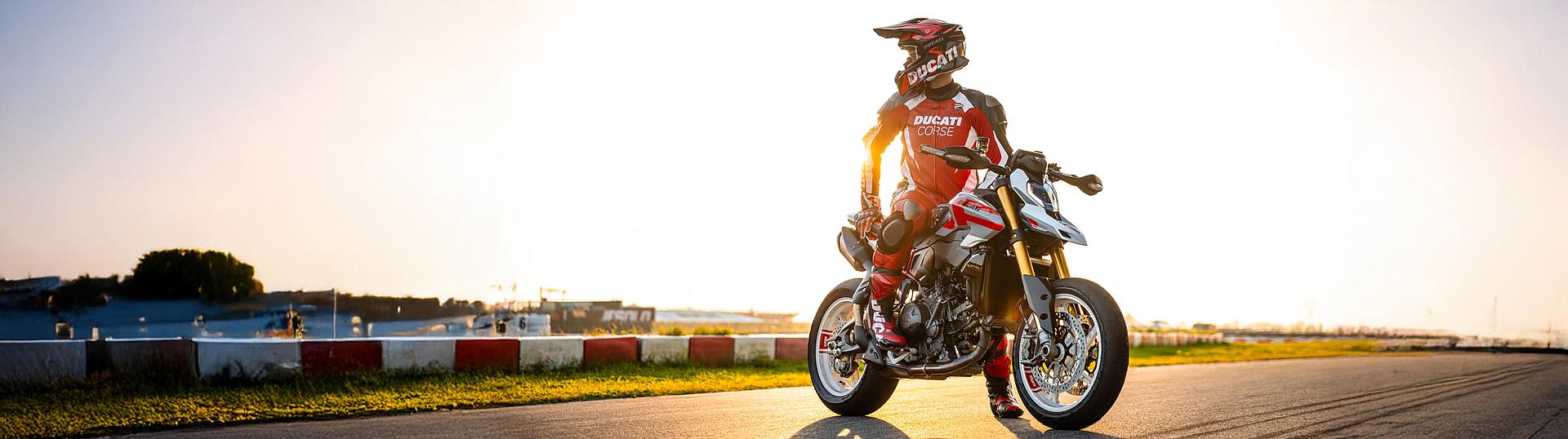 Hypermotard V2 SP Slide 3